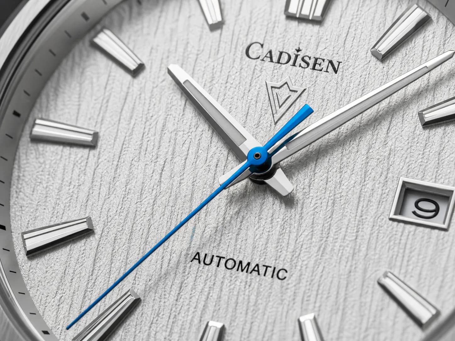 Cadisen C8226 review image showing dial macro